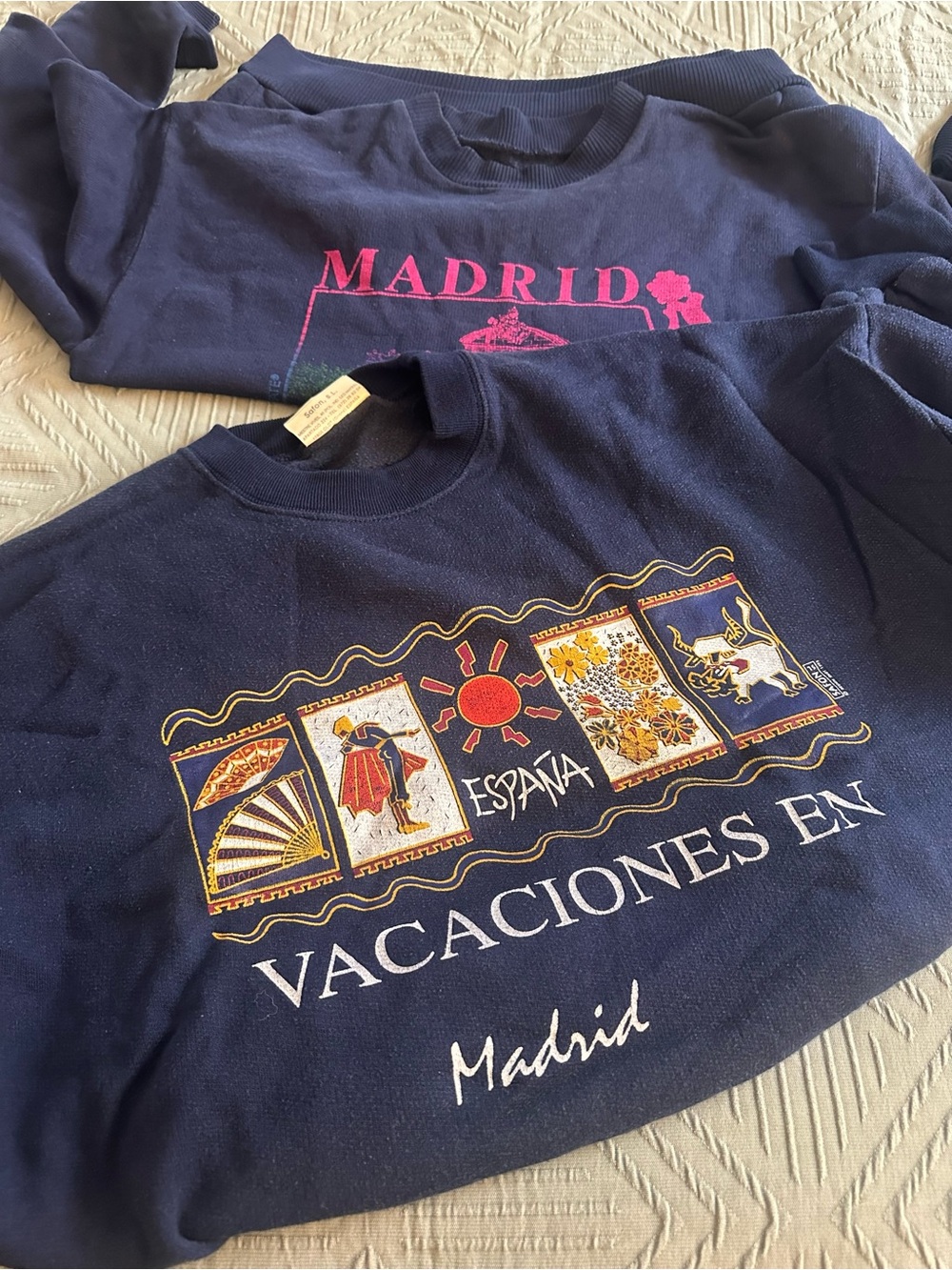 2 Navy 'Vacaciones en Madrid' Graphic Sweatshirt Size L